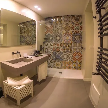 Fuorisquadra Oda ve Kahvaltı Messina