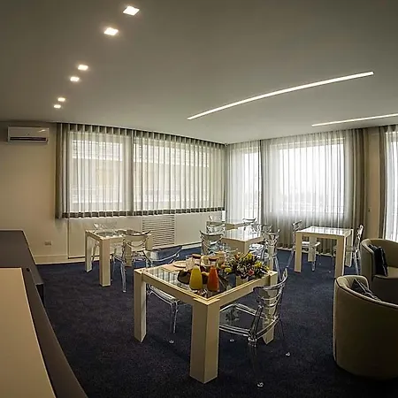 Fuorisquadra Oda ve Kahvaltı 4*