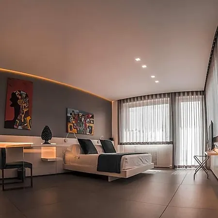 Fuorisquadra Oda ve Kahvaltı