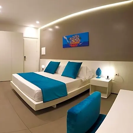 Fuorisquadra 4* Messina